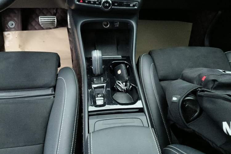Used Volvo XC40 2020 T4 4x4 Smart Luxury Sport Edition Gear Lever