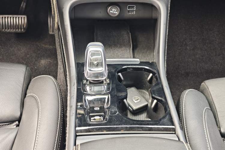 Used Volvo XC40 2020 T4 4x4 Zhiya Luxury Edition Gear Lever