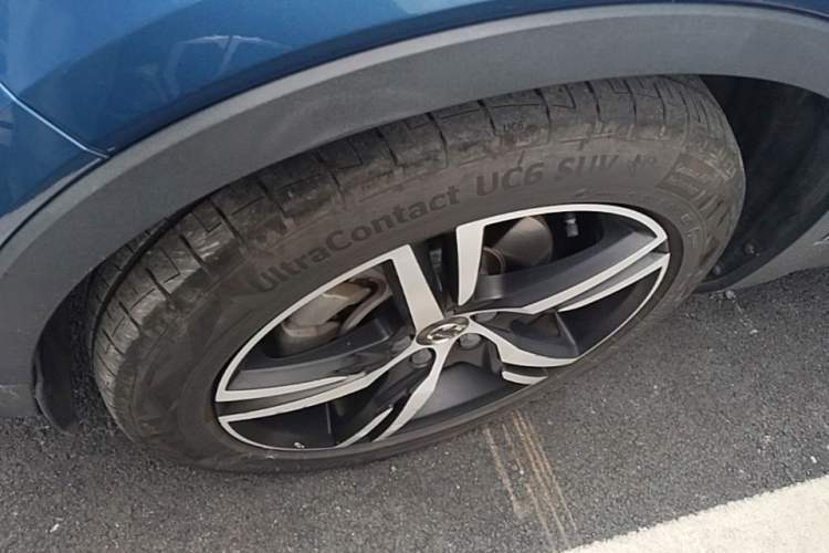Used Volvo XC40 2020 T4 Four-Wheel Drive Smart & Sporty Edition Left Front Wheel Hub