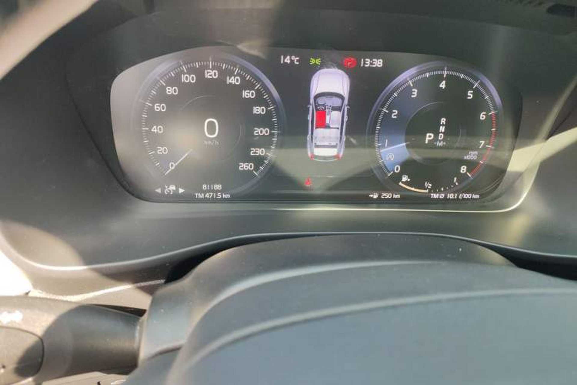 Used Volvo XC40 2020 T4 Four-Wheel Drive Smart Luxury Edition Odometer Close Up