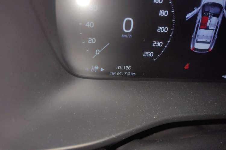 Used Volvo XC40 2020 T4 Four-Wheel Drive Smart Luxury Edition Odometer Close Up