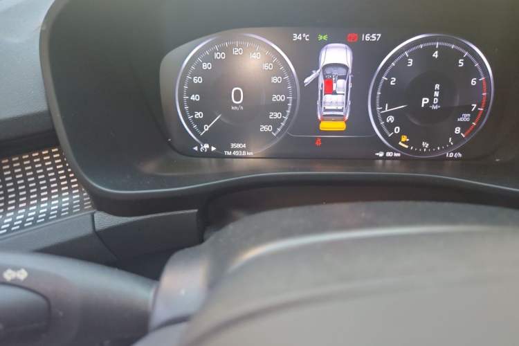 Used Volvo XC40 2020 T4 Four-Wheel Drive Smart & Sporty Edition Odometer Close Up