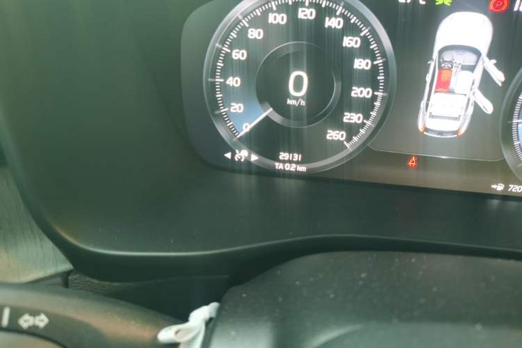 Used Volvo XC40 2020 T4 Four-Wheel Drive Smart Luxury Edition Odometer Close Up