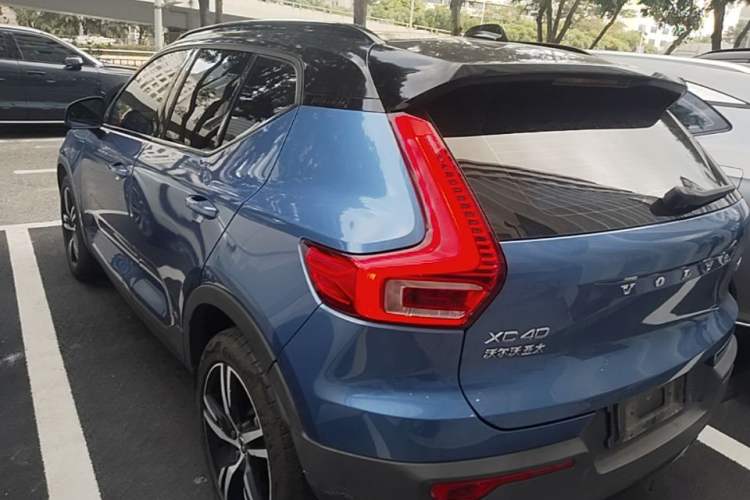 Used Volvo XC40 2020 T4 Four-Wheel Drive Smart & Sporty Edition Rear Left 45 Deg