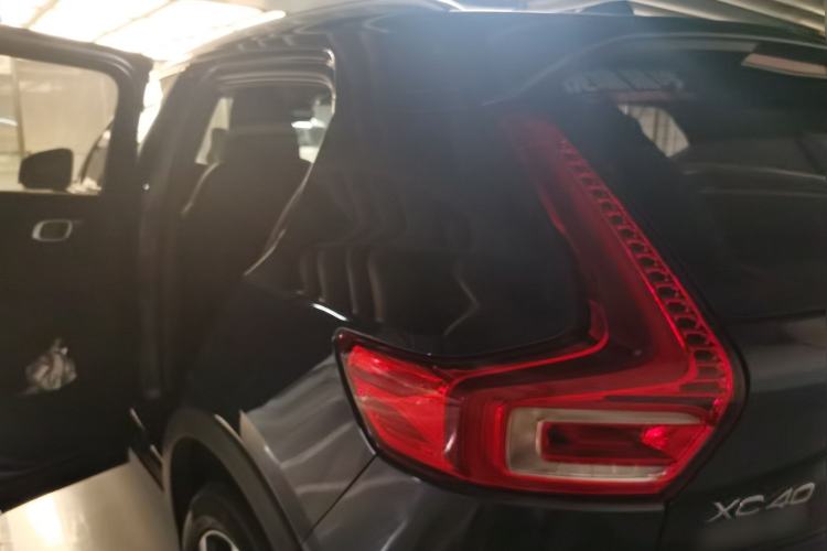 Used Volvo XC40 2020 T4 Four-Wheel Drive Smart & Sporty Edition Rear Left 45 Deg