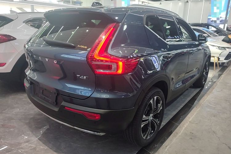 Used Volvo XC40 2020 T4 Four-Wheel Drive Smart Luxury Edition Rear Right 45 Deg