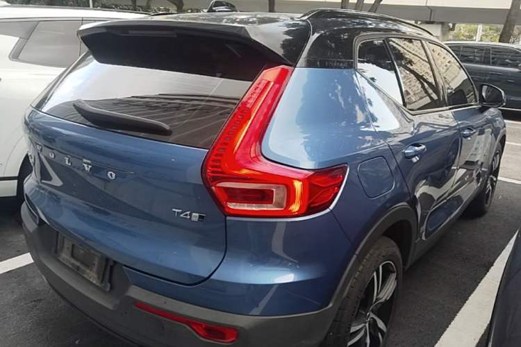 Used Volvo XC40 2020 T4 Four-Wheel Drive Smart & Sporty Edition Rear Right 45 Deg