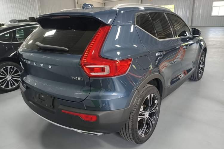 Used Volvo XC40 2020 T4 Four-Wheel Drive Smart Luxury Edition Rear Right 45 Deg