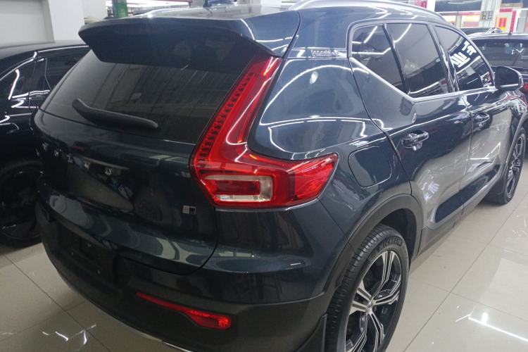 Used Volvo XC40 2020 T4 Four-Wheel Drive Smart Luxury Edition Rear Right 45 Deg