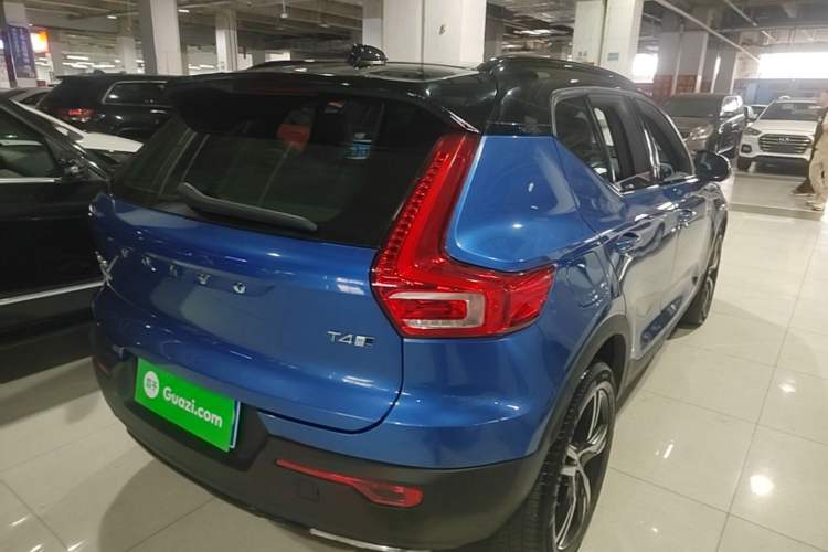 Used Volvo XC40 2020 T4 Four-Wheel Drive Smart & Sporty Edition Rear Right 45 Deg