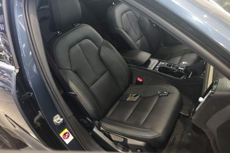 Used Volvo XC40 2020 T4 Four-Wheel Drive Smart Luxury Edition Right Front Seat