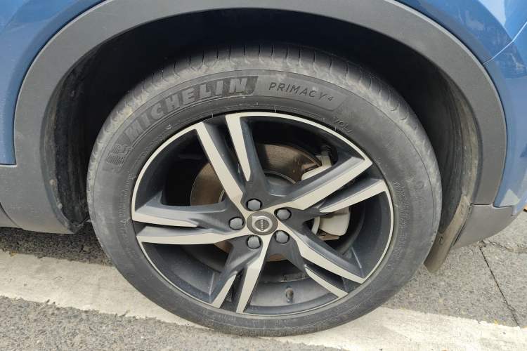 Used Volvo XC40 2020 T4 4x4 Smart Luxury Sport Edition Right Front Wheel Hub