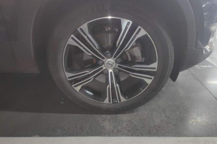 Used Volvo XC40 2020 T4 Four-Wheel Drive Smart Luxury Edition Right Front Wheel Hub