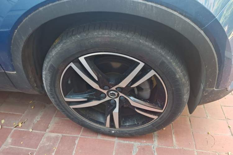 Used Volvo XC40 2020 T4 Four-Wheel Drive Smart & Sporty Edition Right Front Wheel Hub