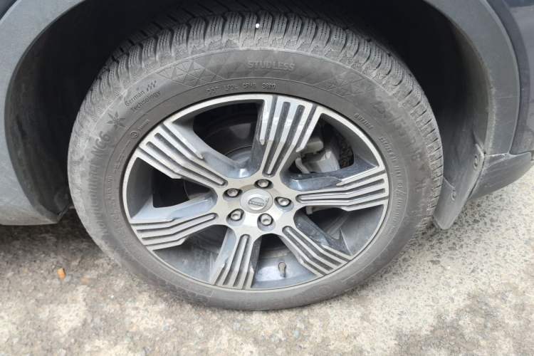 Used Volvo XC40 2020 T3 Zhiyuan Luxury Edition Right Front Wheel Hub