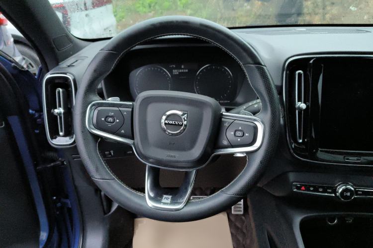 Used Volvo XC40 2020 T4 4x4 Smart Luxury Sport Edition Steering Wheel
