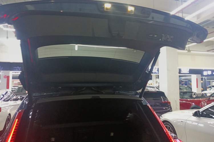 Used Volvo XC40 2020 T4 Four-Wheel Drive Smart Luxury Edition Trunk