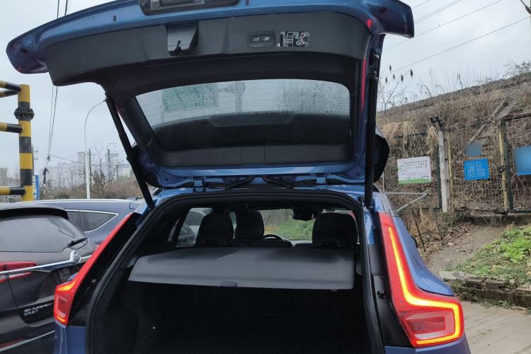 Used Volvo XC40 2020 T4 4x4 Smart Luxury Sport Edition Trunk