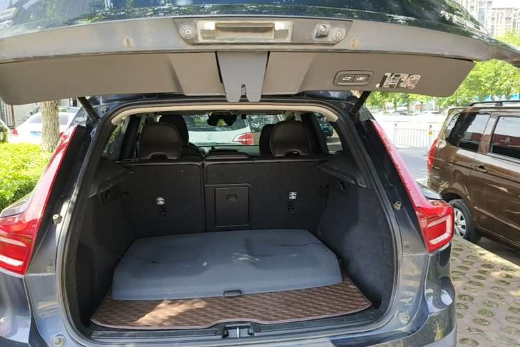 Used Volvo XC40 2020 T4 Four-Wheel Drive Smart Luxury Edition Trunk