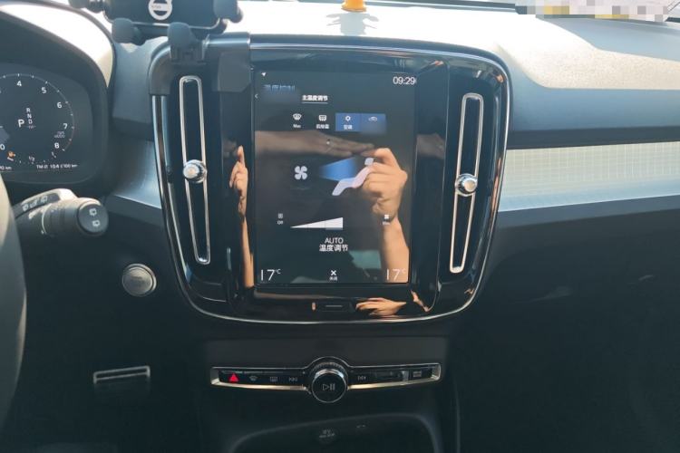 Used Volvo XC40 2020 T3 Smart & Stylish Edition Audio And AC Panel