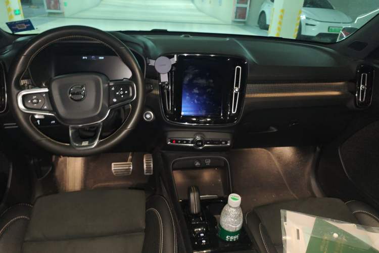 Used Volvo XC40 2020 T4 Four-Wheel Drive Smart & Sporty Edition Center Console