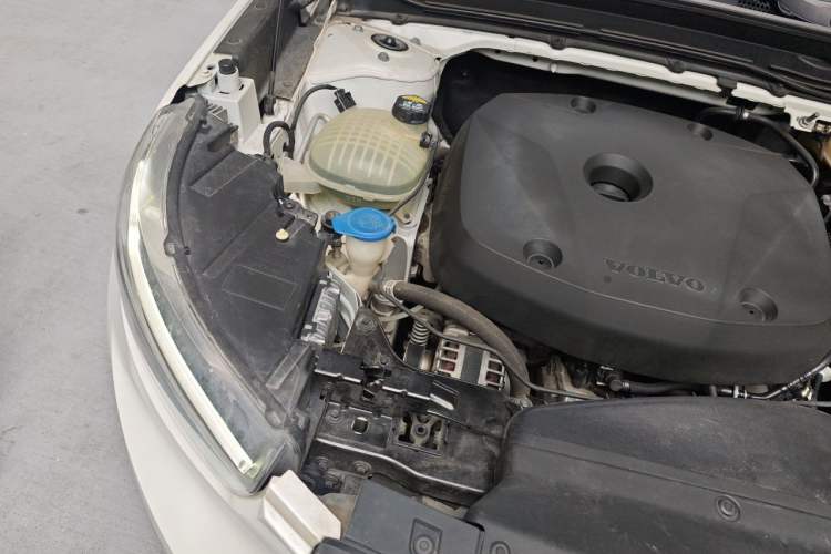 Used Volvo XC40 2020 T4 Four-Wheel Drive Smart & Sporty Edition Engine Bay Right