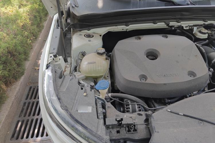 Used Volvo XC40 2020 T4 Four-Wheel Drive Smart & Sporty Edition Engine Bay Right