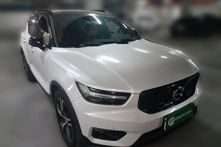 Used Volvo XC40 2020 T4 Four-Wheel Drive Smart & Sporty Edition Front Right 45 Deg