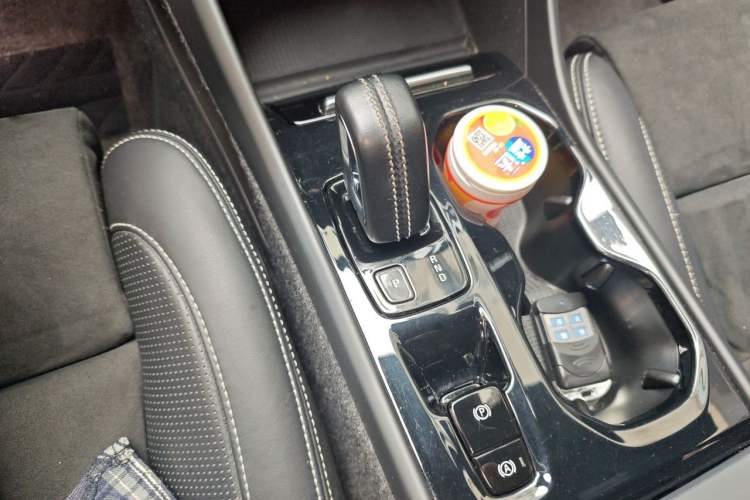 Used Volvo XC40 2020 T4 Four-Wheel Drive Smart & Sporty Edition Gear Lever