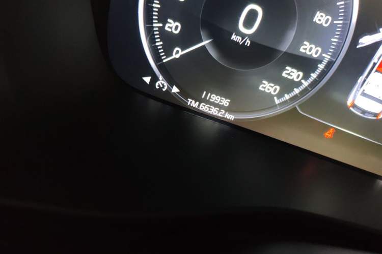 Used Volvo XC40 2020 T3 Zhiyuan Luxury Edition Odometer Close Up