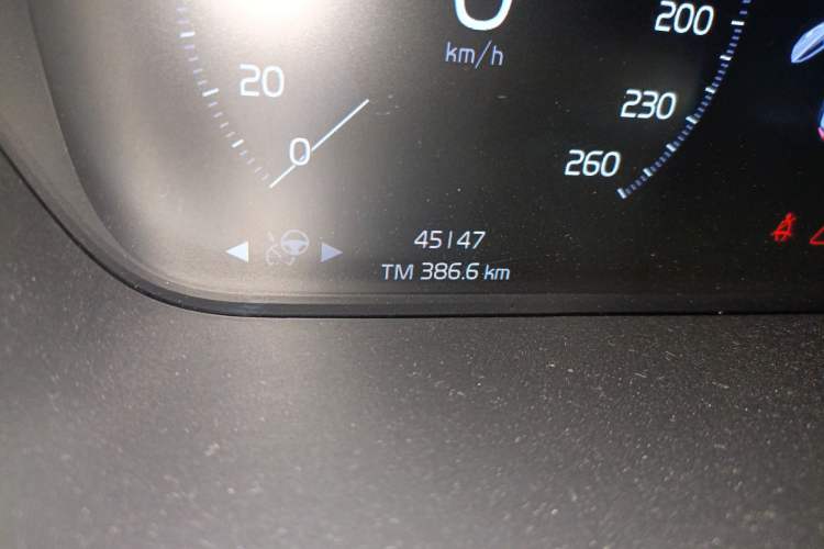 Used Volvo XC40 2020 T4 Four-Wheel Drive Smart & Sporty Edition Odometer Close Up