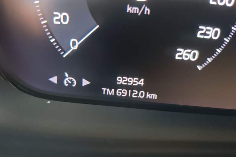 Used Volvo XC40 2020 T3 Smart & Stylish Edition Odometer Close Up