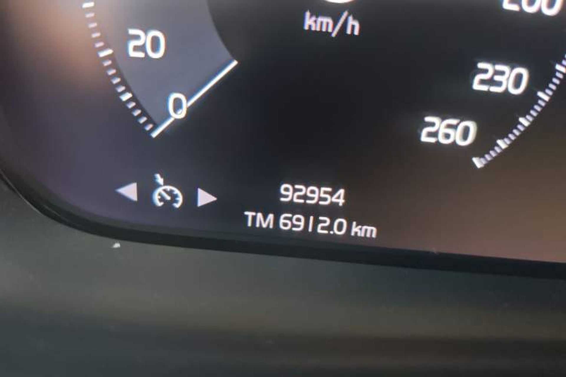 Used Volvo XC40 2020 T3 Smart & Stylish Edition Odometer Close Up