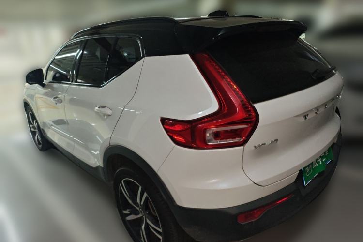 Used Volvo XC40 2020 T4 Four-Wheel Drive Smart & Sporty Edition Rear Left 45 Deg