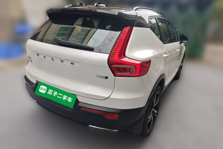 Used Volvo XC40 2020 T4 Four-Wheel Drive Smart & Sporty Edition Rear Right 45 Deg