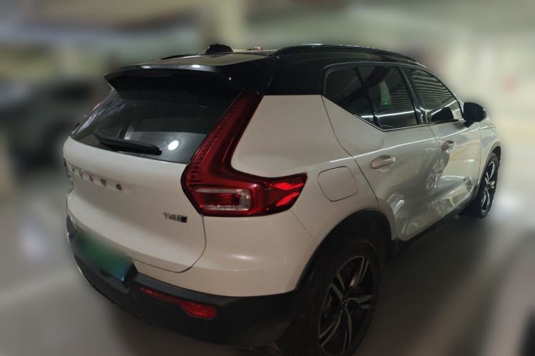 Used Volvo XC40 2020 T4 Four-Wheel Drive Smart & Sporty Edition Rear Right 45 Deg