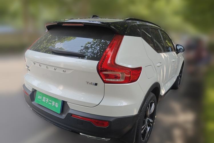 Used Volvo XC40 2020 T4 Four-Wheel Drive Smart & Sporty Edition Rear Right 45 Deg