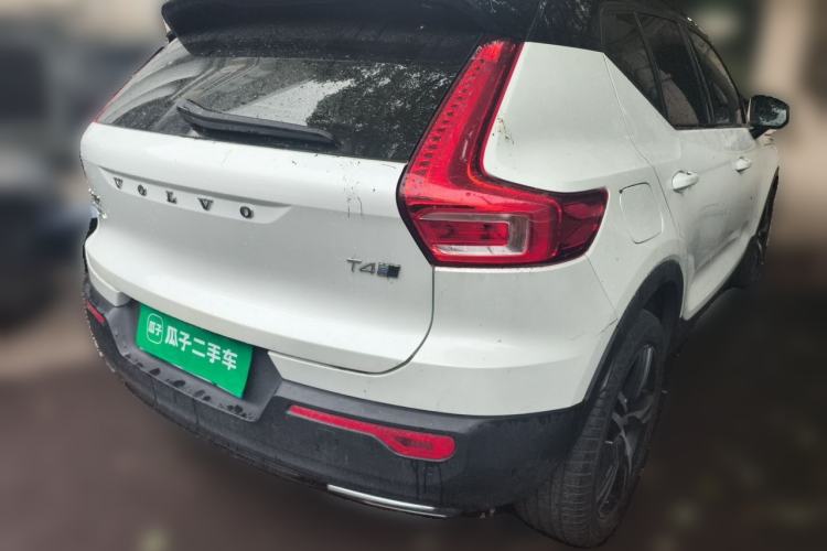 Used Volvo XC40 2020 T4 Four-Wheel Drive Smart & Sporty Edition Rear Right 45 Deg