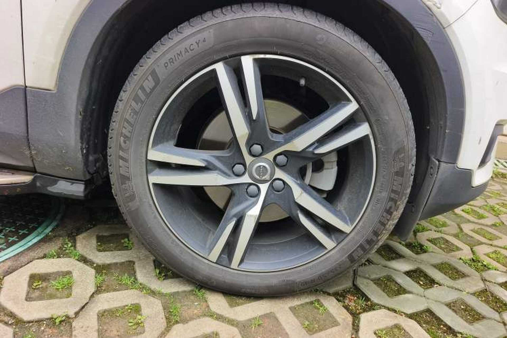 Used Volvo XC40 2020 T4 4x4 Smart Luxury Sport Edition Right Front Wheel Hub