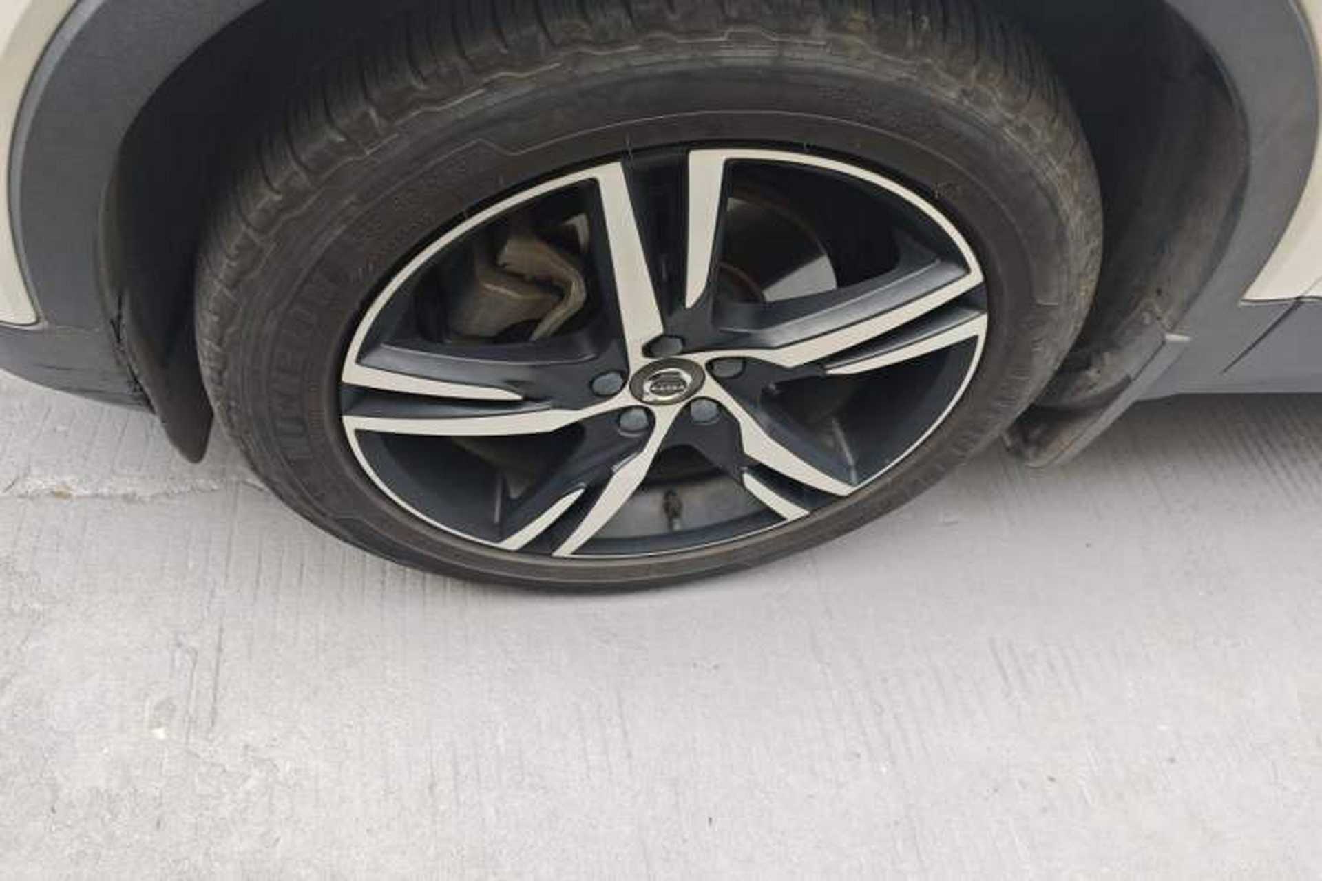 Used Volvo XC40 2020 T4 Four-Wheel Drive Smart & Sporty Edition Right Front Wheel Hub