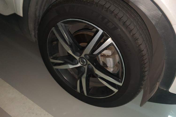 Used Volvo XC40 2020 T4 Four-Wheel Drive Smart & Sporty Edition Right Front Wheel Hub