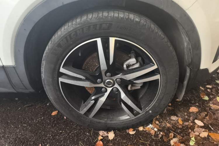 Used Volvo XC40 2020 T4 Four-Wheel Drive Smart & Sporty Edition Right Front Wheel Hub