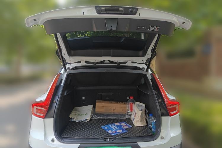 Used Volvo XC40 2020 T4 Four-Wheel Drive Smart & Sporty Edition Trunk
