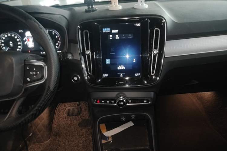 Used Volvo XC40 2020 T3 Smart & Stylish Edition Audio And AC Panel