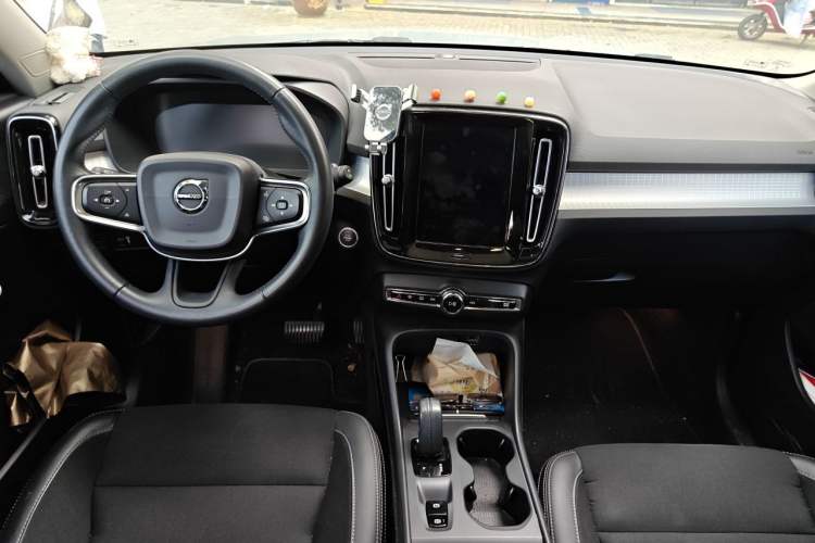 Used Volvo XC40 2020 T3 Smart & Stylish Edition Center Console