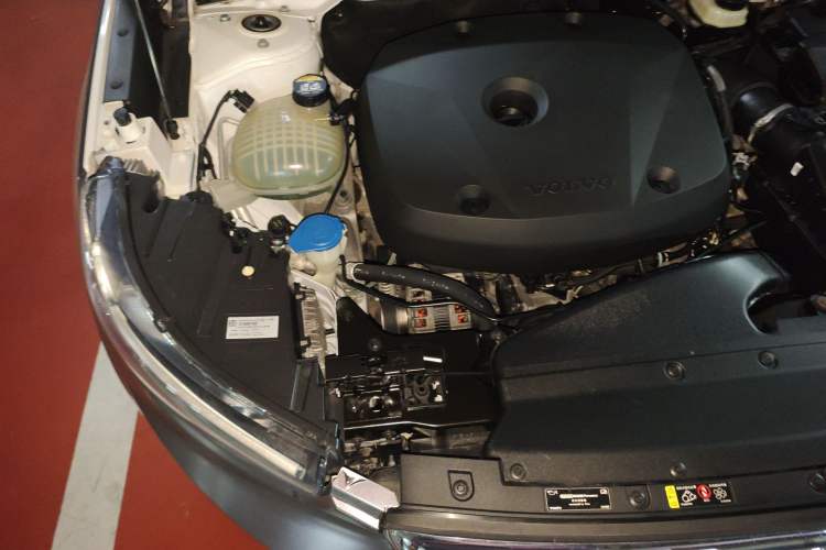 Used Volvo XC40 2020 T4 4x4 Zhiya Luxury Edition Engine Bay Right