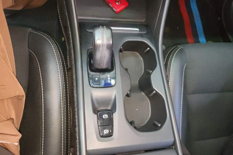 Used Volvo XC40 2020 T3 Smart & Stylish Edition Gear Lever