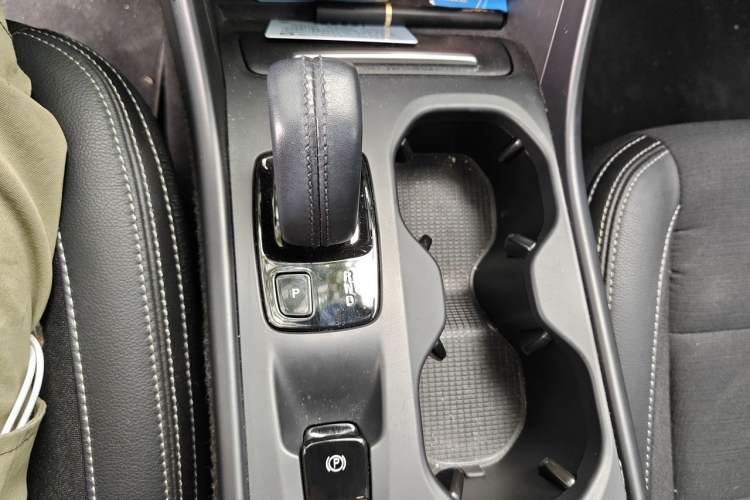 Used Volvo XC40 2020 T3 Smart & Stylish Edition Gear Lever