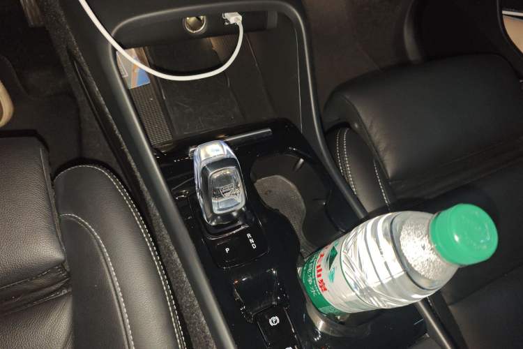 Used Volvo XC40 2020 T4 4x4 Zhiya Luxury Edition Gear Lever