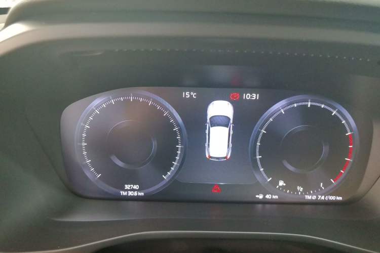 Used Volvo XC40 2020 T3 Smart & Stylish Edition Odometer Close Up